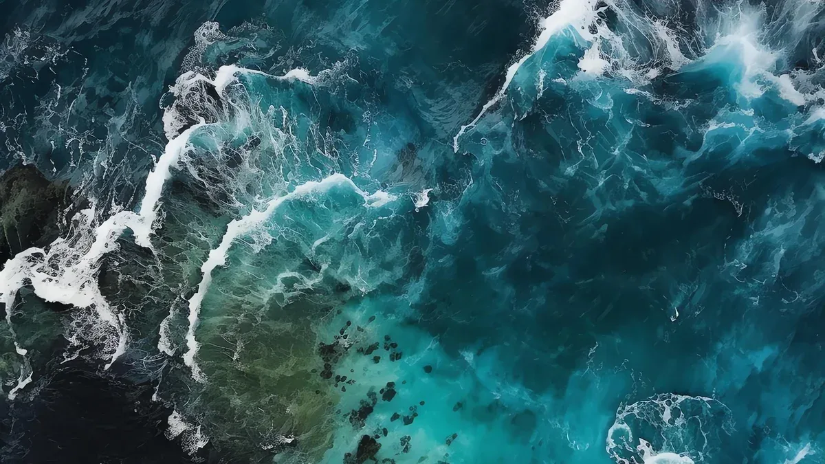 Abstrait paysages aériens 4k sur un océan avec du sable et des vagues