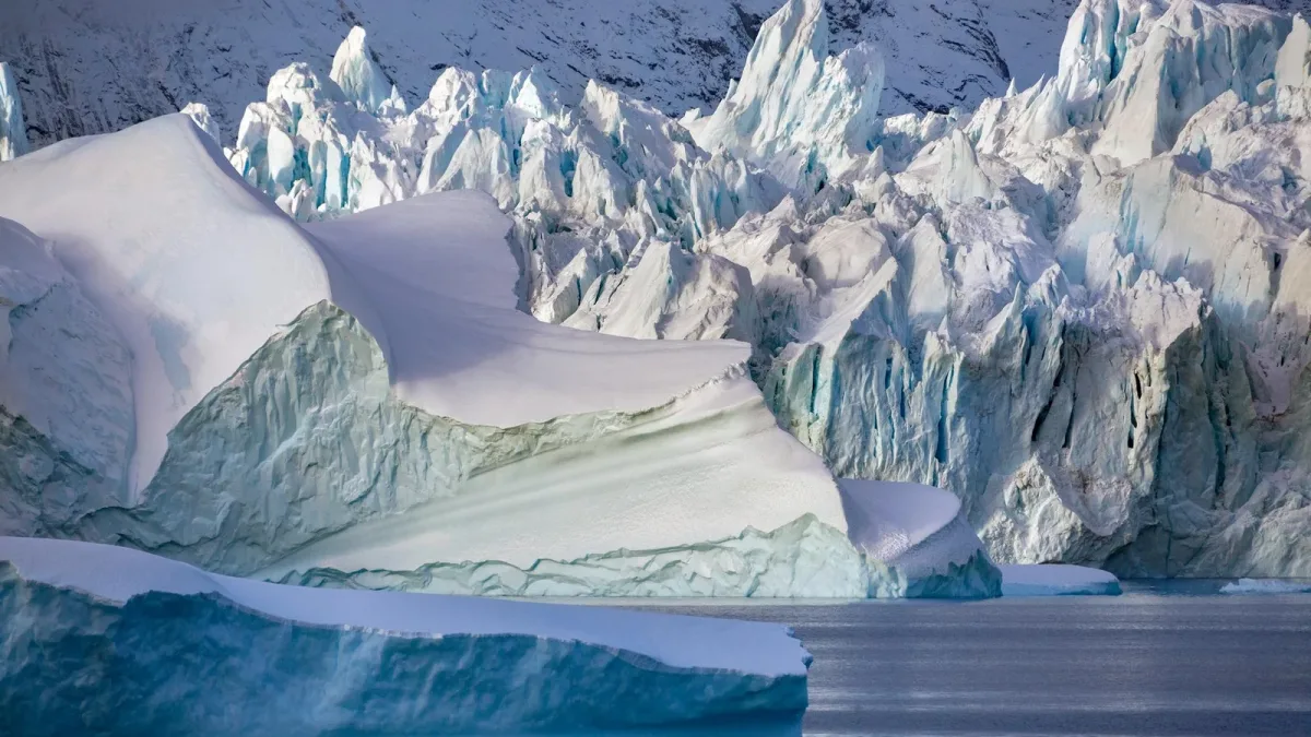Groenland : le glacier Petermann a perdu 76 km² de langue flottante d’un seul bloc