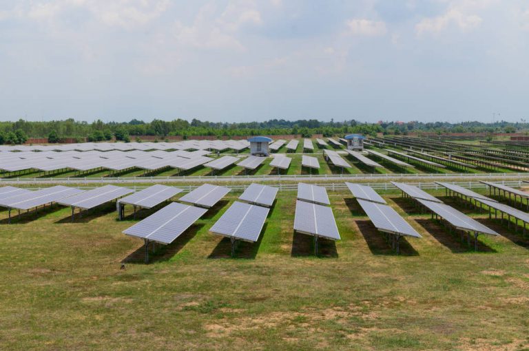 Le potentiel de l&rsquo;&eacute;nergie solaire en Inde : D&eacute;fis, opportunit&eacute;s et perspectives futures