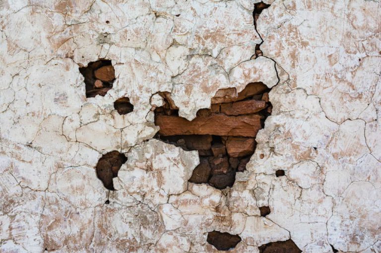 Nos conseils pour le remplissage des trous dans les murs